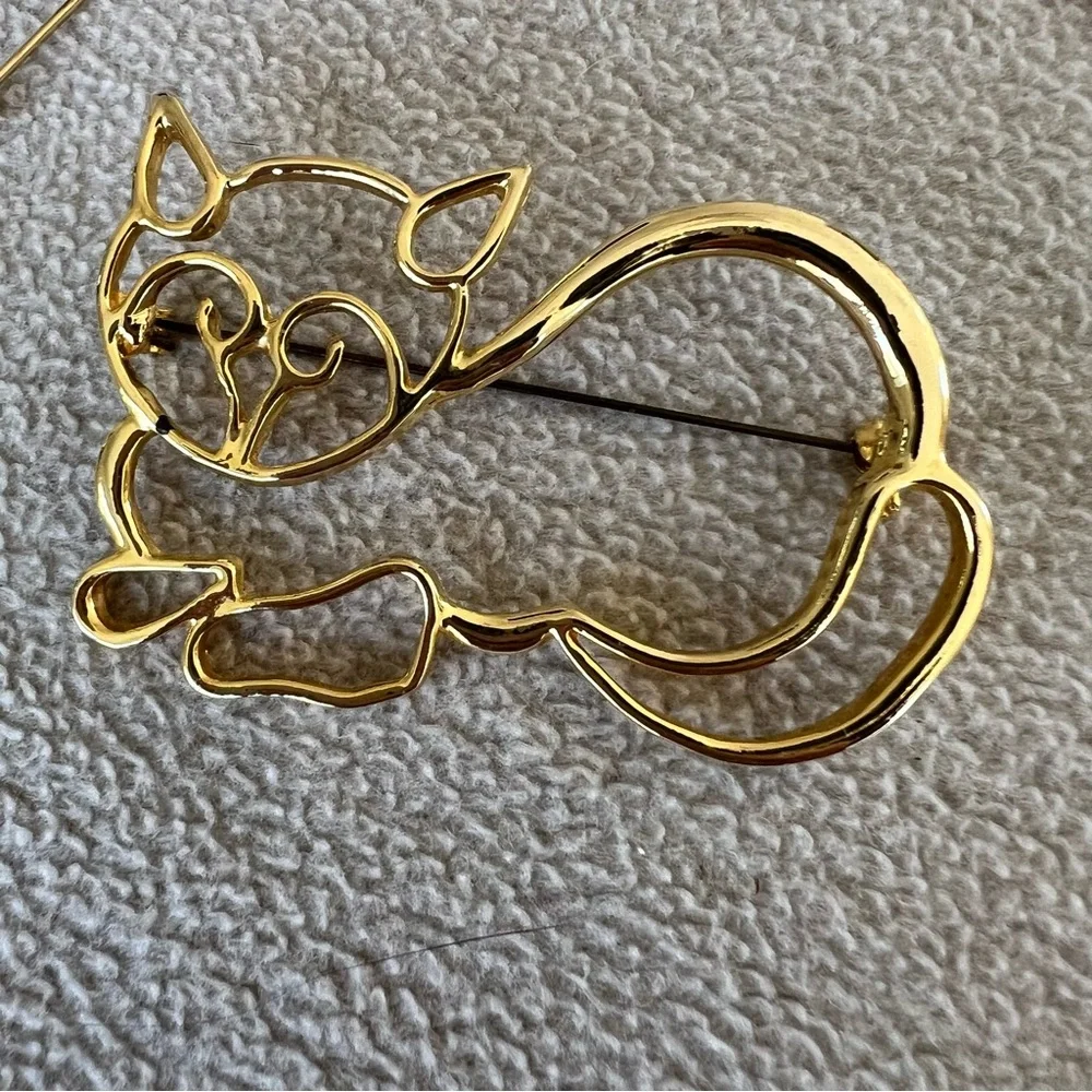Brooch Set of seven gold tone cat wolves flower hearts leaves